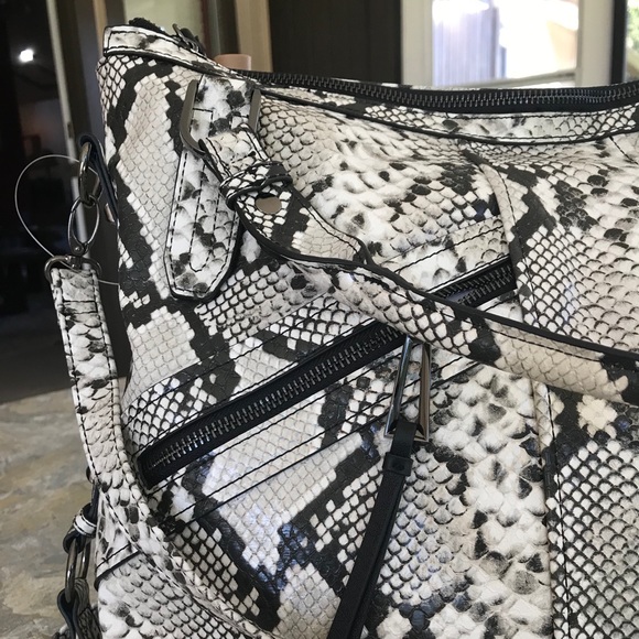 *SOLD* Jessica Simpson Handbag, Blk/Wht Snakeskin - Picture 8 of 13
